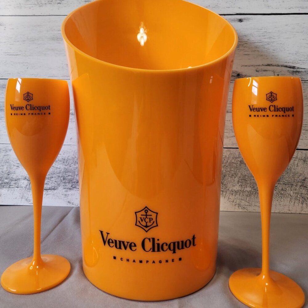 Veuve Clicquot Champagne Ice Bucket and 2 flutes New
